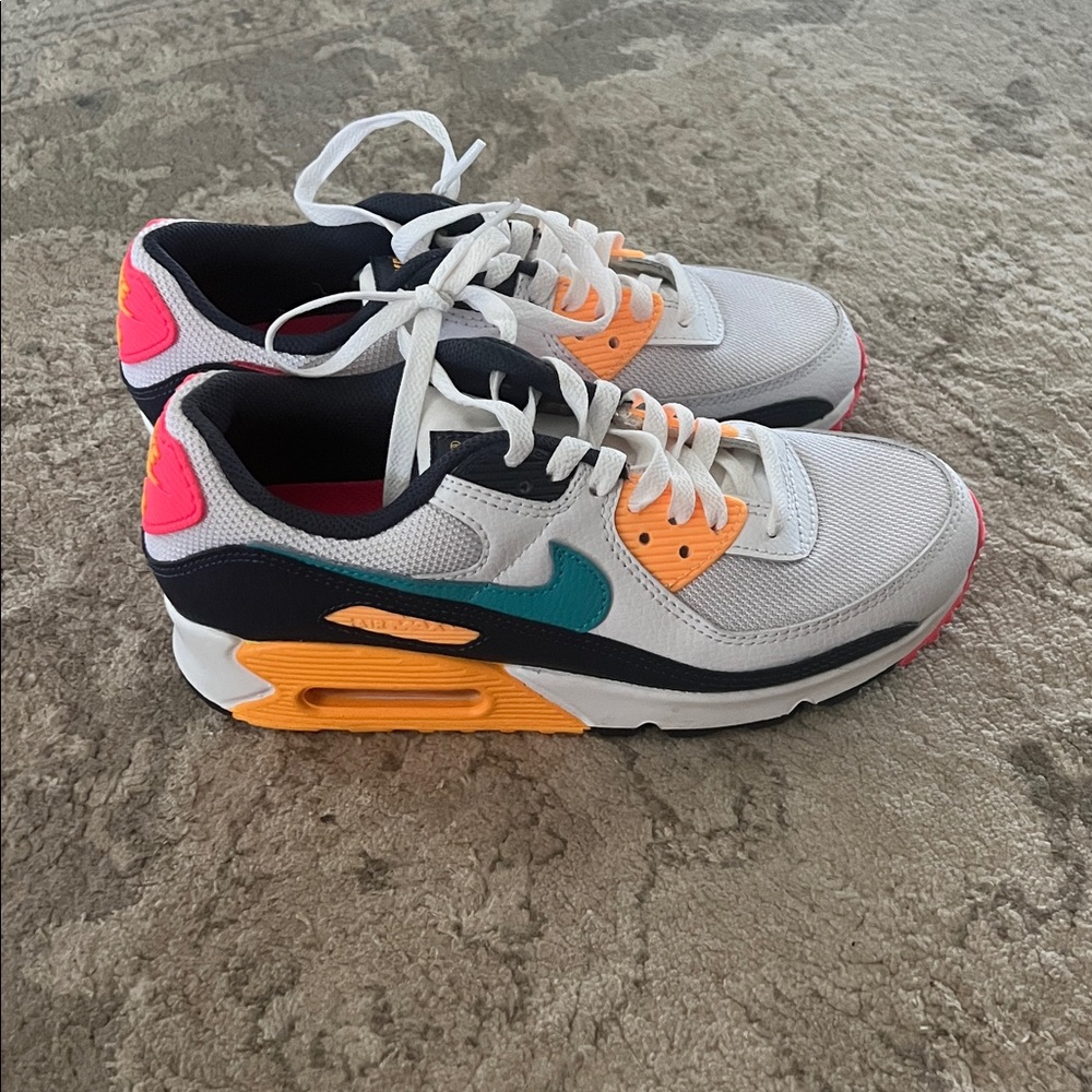 Colorful nike shoes never worn